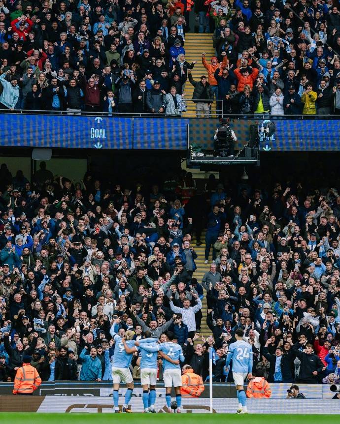 电竞竞猜-欧联赛程吃紧，曼城转会期主帅复盘，悬念犹存，更衣室氛围转暖(曼城转会费总计)